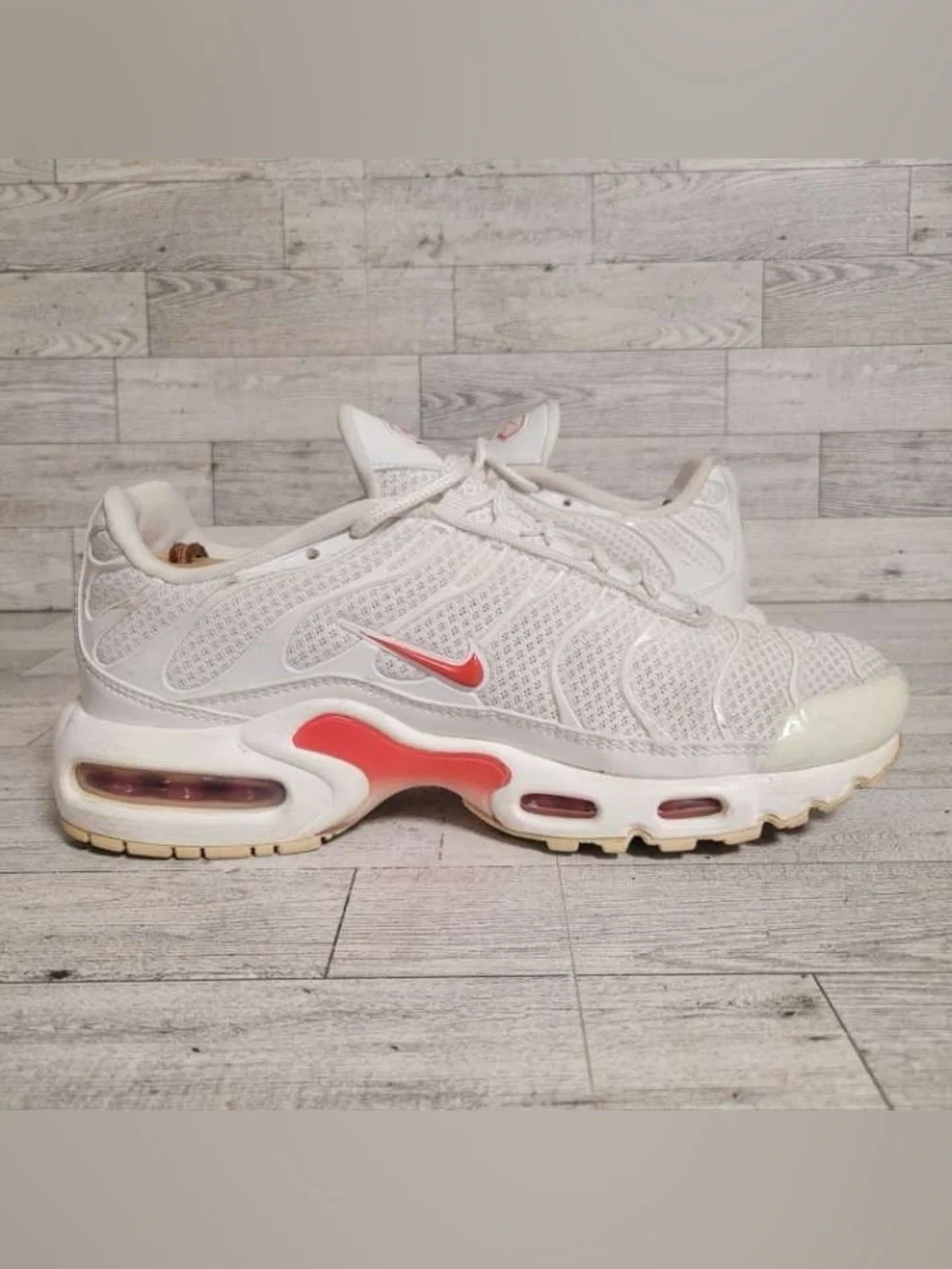 Women’s Nike Air Max Plus White Track Red Mesh  Athletic Sneakers Shoes Size 7.5